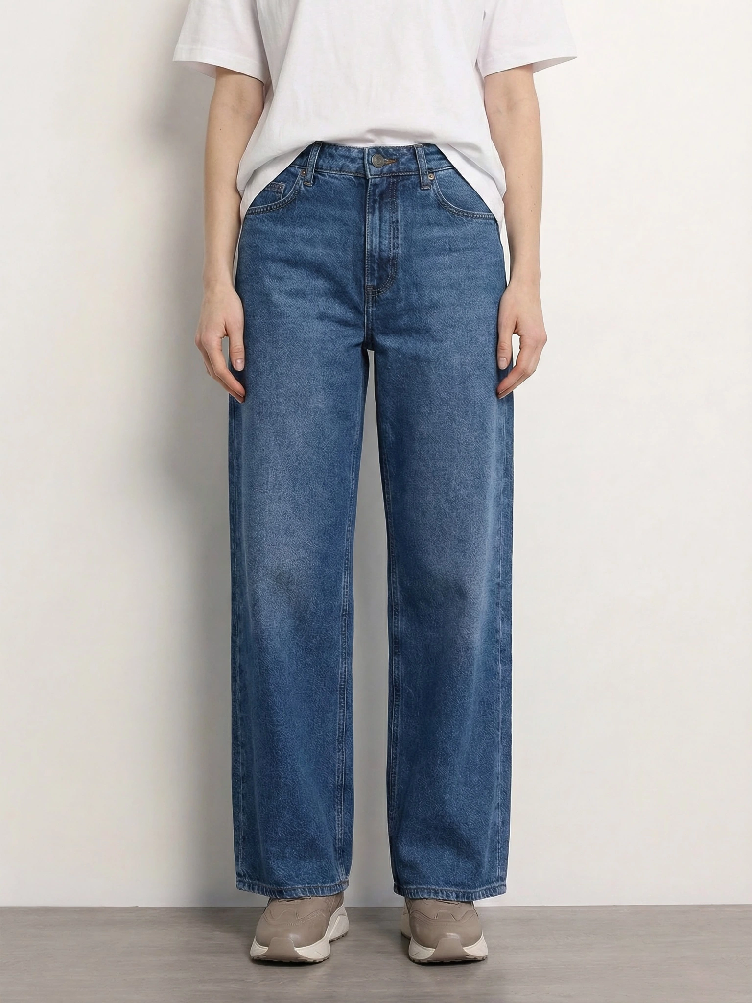 Джинсы синего цвета из хлопка свободного кроя